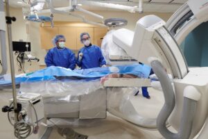 Dr. Brendan Eby (right) talks with Assistant Nurse Manager Erik Kelder at the Barnes-Jewish St. Peters Hospital’s thrombectomy stroke center. (Source: BJC)