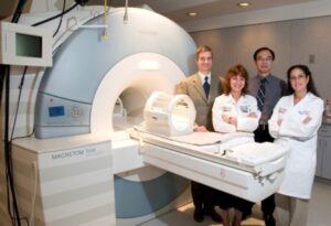 MRI photo left to right Rob Naismith, MD, Anne Cross, MD, Victor Song, PhD, and Robyn Klein, MD Shot for Outlook Magazine