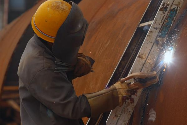Welders showed increased risk of Parkinson-like symptoms in study